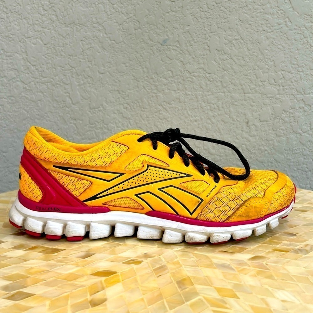 Reebok orange and pink running shoes size 7 1/2 can’t tell if women’s or mens